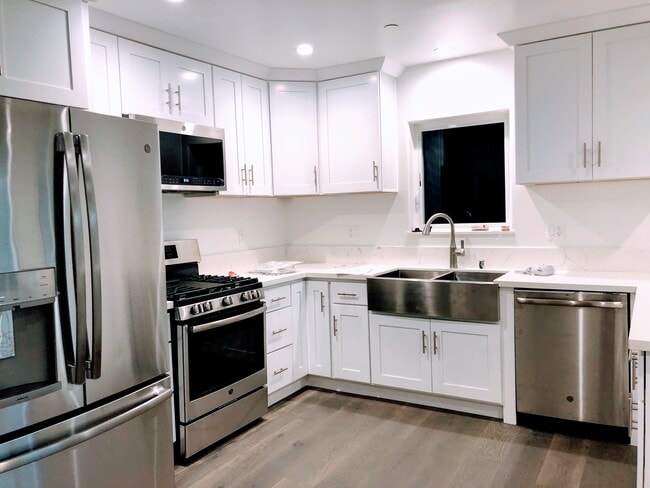 New appliances - 2154 Fargo St