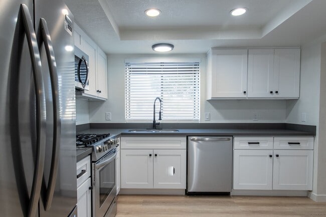 Photo - 28525 Ave. La Paz Unit B