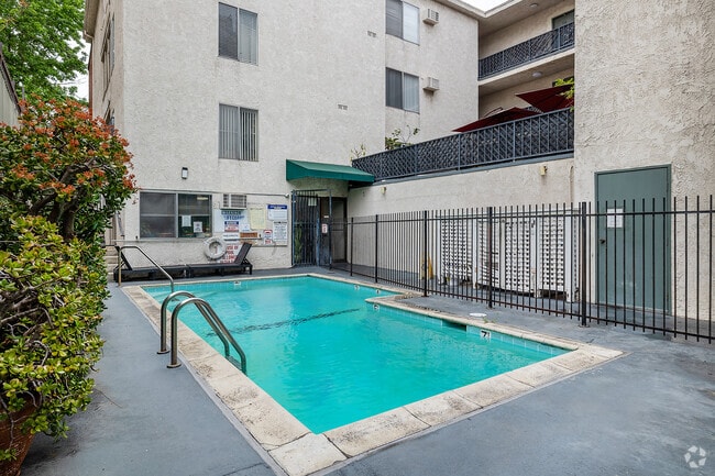 Pool - Park Terrace Apartments
