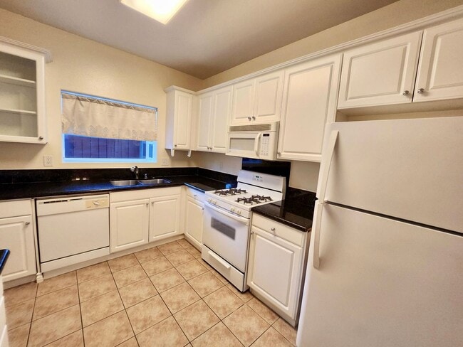 Photo - 17729 Superior St