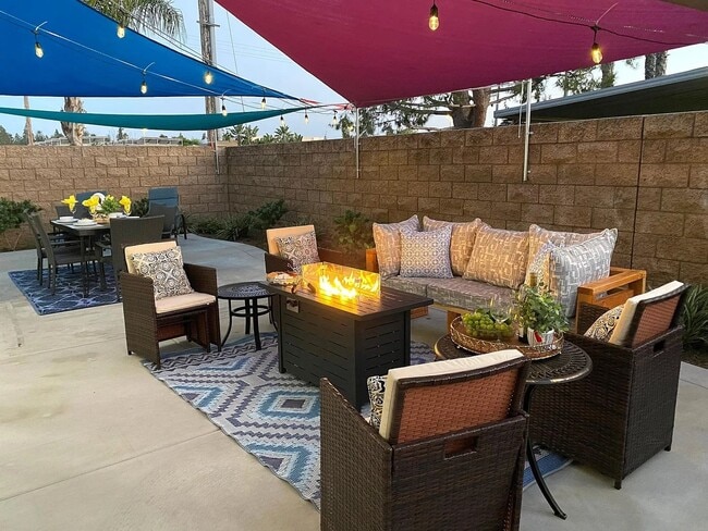 Photo - Classy Single Family Home Conviently located - Easy drive to Pendelton or Miramar - Nice family n...