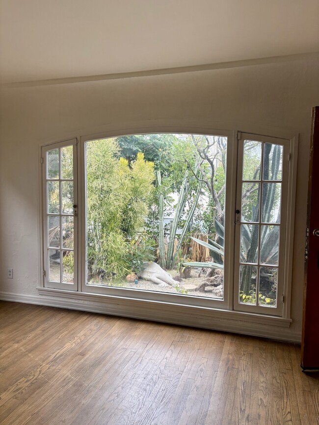Living Room view - 8512 Saturn St Unit Lower