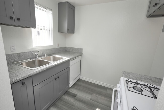 Building Photo - 1200 Mansfield N Ave Unit 316