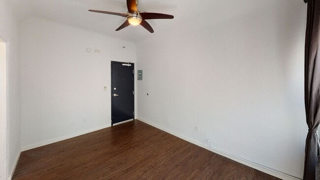 Photo - Alexandria Court Apartments