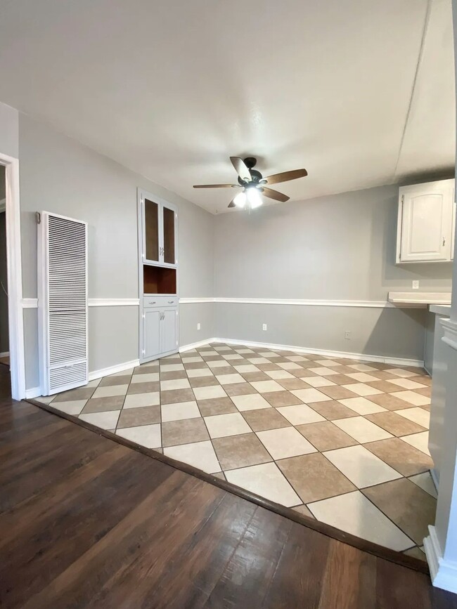 Photo - 2037 Lime Ave