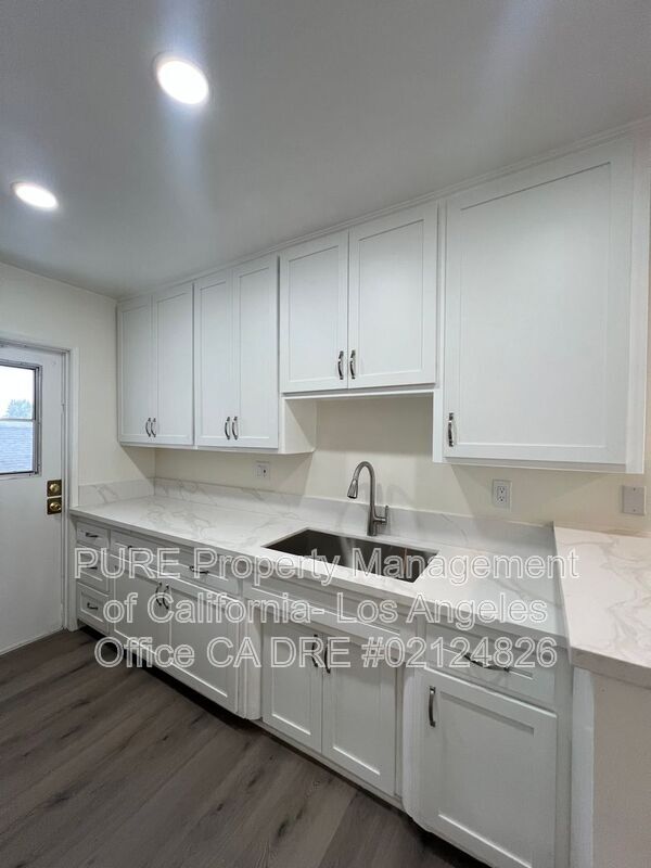 Photo - 4212 1/2 W 64th St