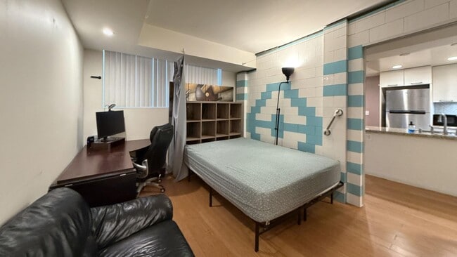 Photo - 1154 S Barrington Ave Unit 53