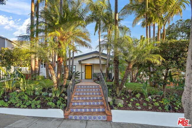 Photo - 1102 Maple St