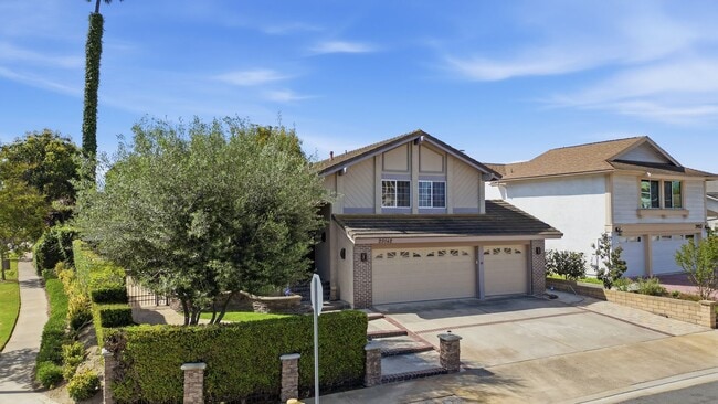 Photo - Stunning 4 bedroom, 3bath home, with pool in Laguna Niguel!