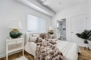 Photo - 11950 Vanowen St