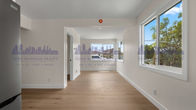 Photo - 2251 Dunlop St