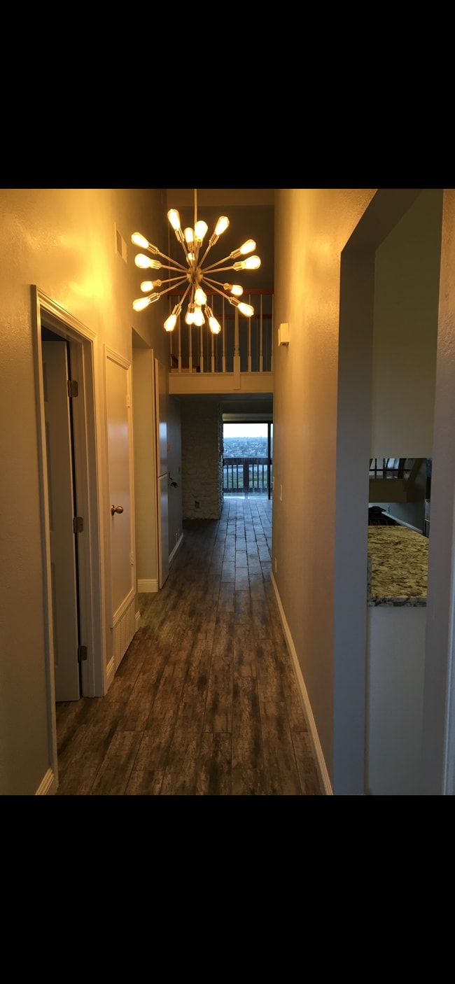 Hallway - 2205 Pacific Ave Unit 302