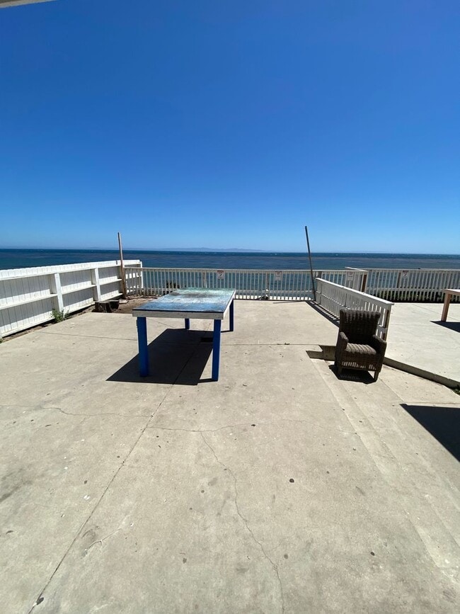 Building Photo - 6669 Del Playa Dr Unit 1
