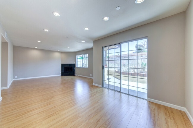 Photo - 604 W Wilson Ave