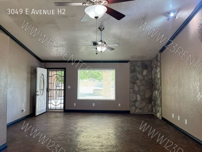 Photo - 3049 E Ave H10