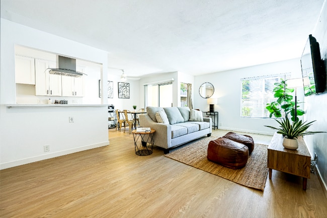 Photo - 1855 Diamond St