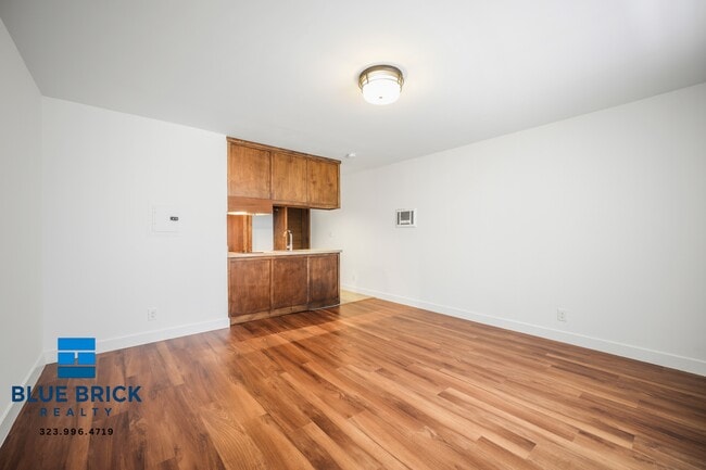 Building Photo - 1832 Purdue Ave Unit 205