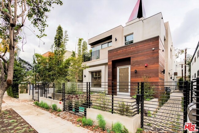 Photo - 723 Huntley Dr Townhome