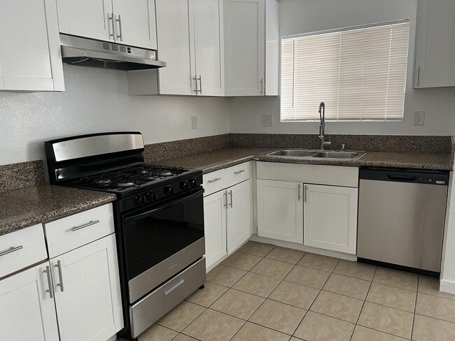 Building Photo - 6640 Irvine Ave Unit 1