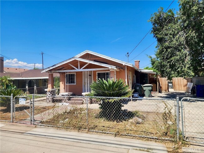 Building Photo - 224 E Rialto Ave Rental