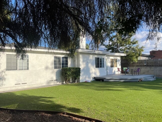 Photo - Great Views! Large 5 Bed 2 Bath House with a Quick Walk to Campus!!