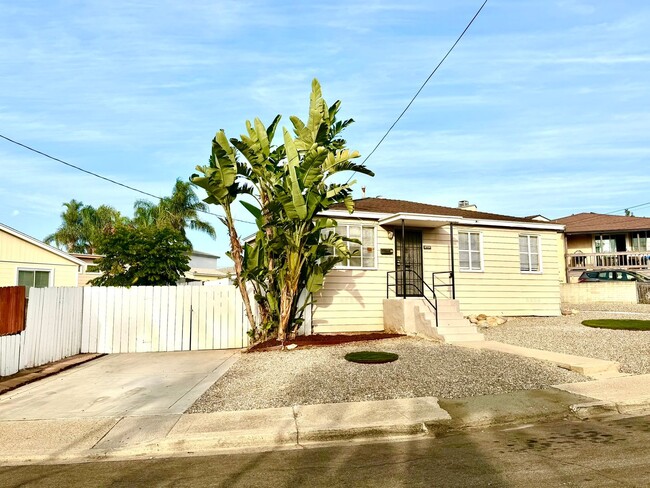 Building Photo - Palladian - S. Elman Street Unit ELM6724