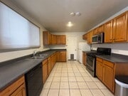 Photo - Excellent Location! 4Bed 2Bath Wood Floori... House