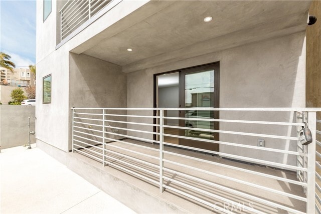 Building Photo - 1331 Manhattan Ave Unit C Rental