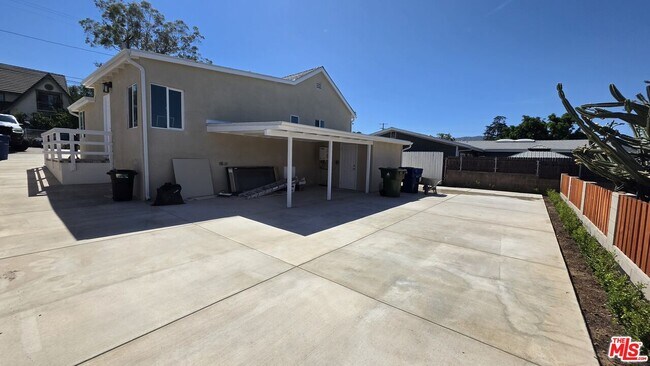 Photo - 10323 Samoa Ave