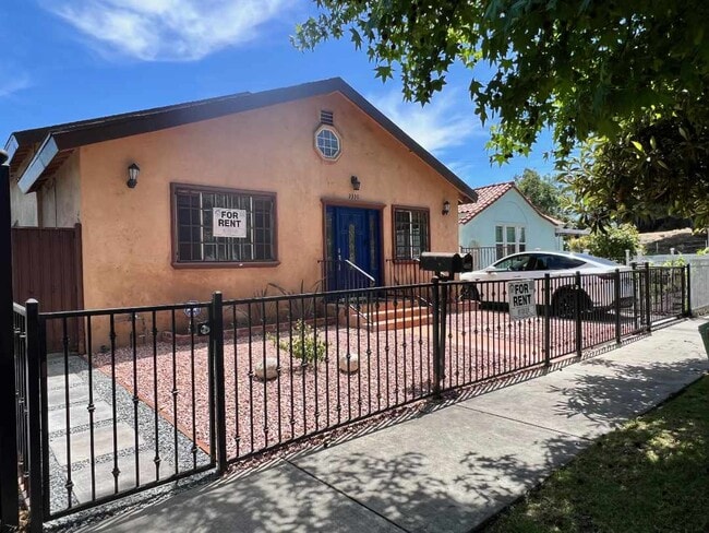 Photo - 2330 S Mansfield Ave