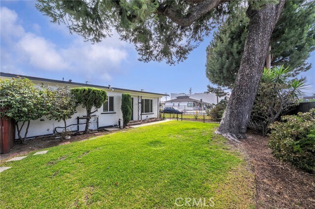 Photo - 9050 Huntington Dr