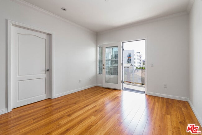 Photo - 1025 Dewey Ave Unit 303