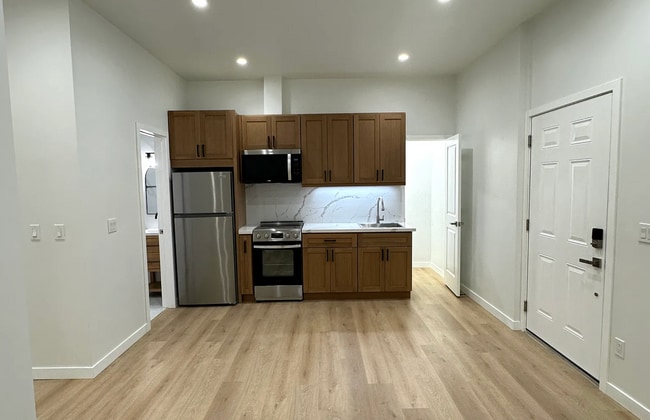 Building Photo - 3879 Ecochee Ave