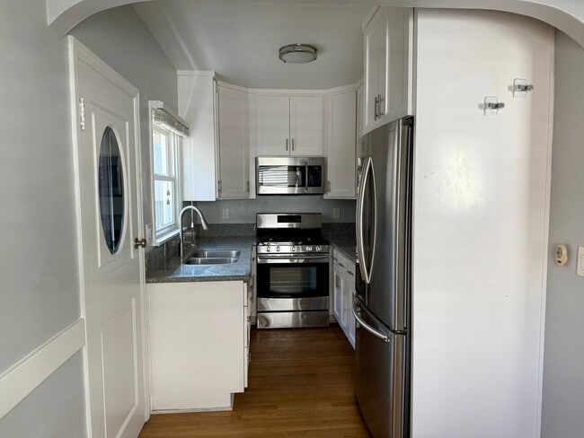 Photo - Welcome to The Gardens on Bancroft – Where... Unit 3938