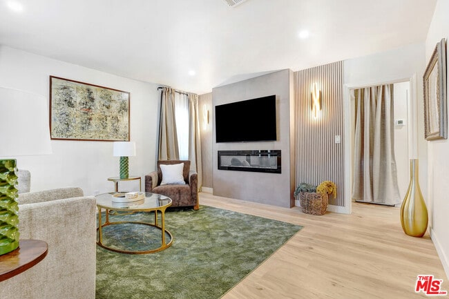 Photo - 5252 Canoga Ave