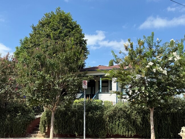 Building Photo - 629 Belmont Ave Unit 629 Belmont Ave