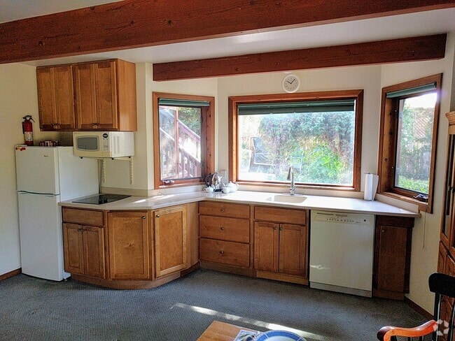 Building Photo - 4609 Vista Buena Rd Unit ground floor apt