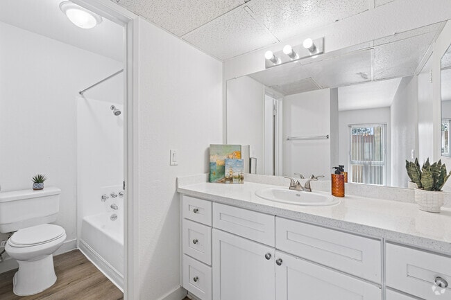 2BR, 2BA - 880SF - Bathroom - Kingswood Village Unit 137