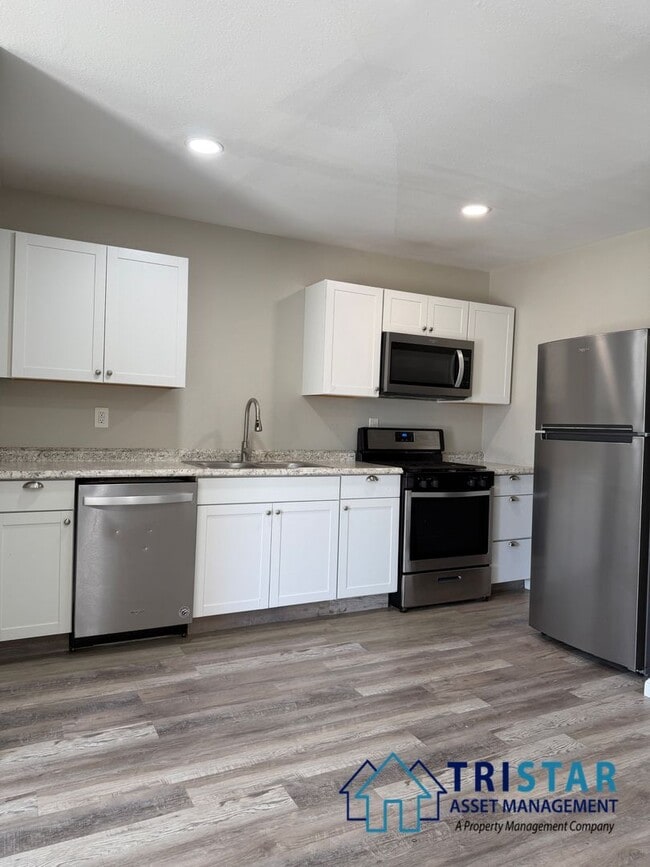 Building Photo - 12223-12227 Woodside Avenue - 12227 B Unit 12227 B