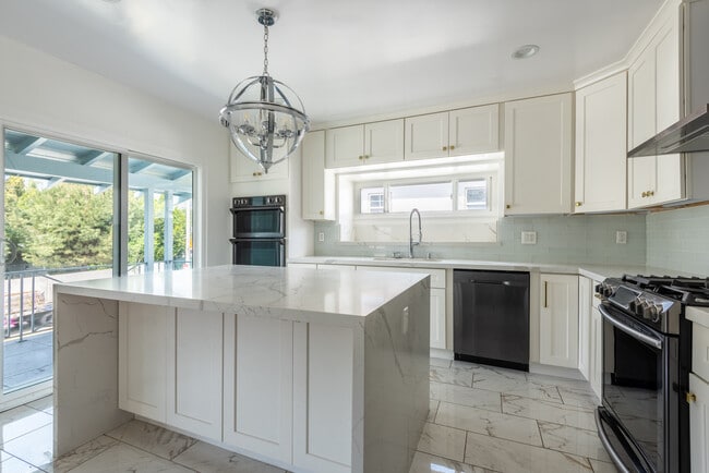 Building Photo - 1038 N Crescent Heights Blvd Unit 1040