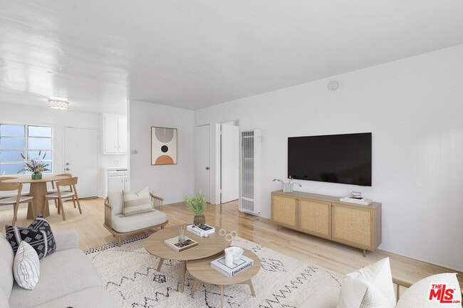 Photo - 1342 Yale St Unit B