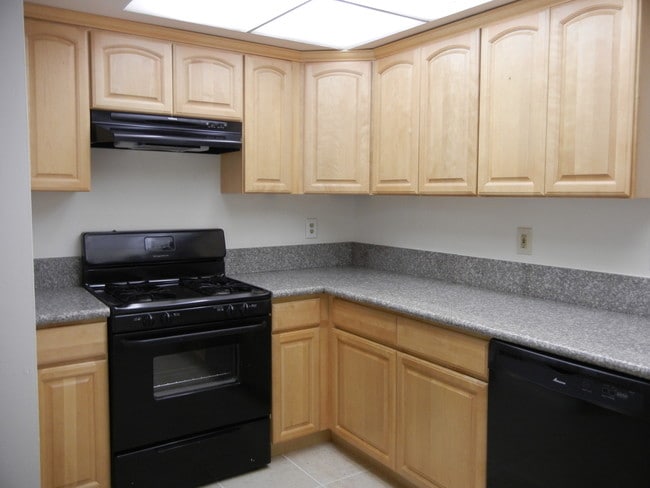 Kitchen - 1468 Corson St Unit A