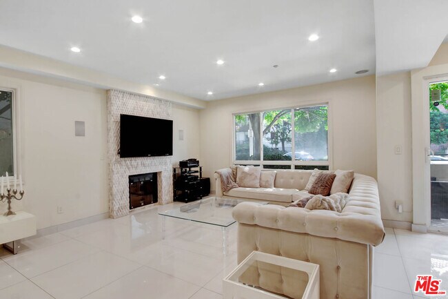 Photo - 11921 Dorothy St Unit 102