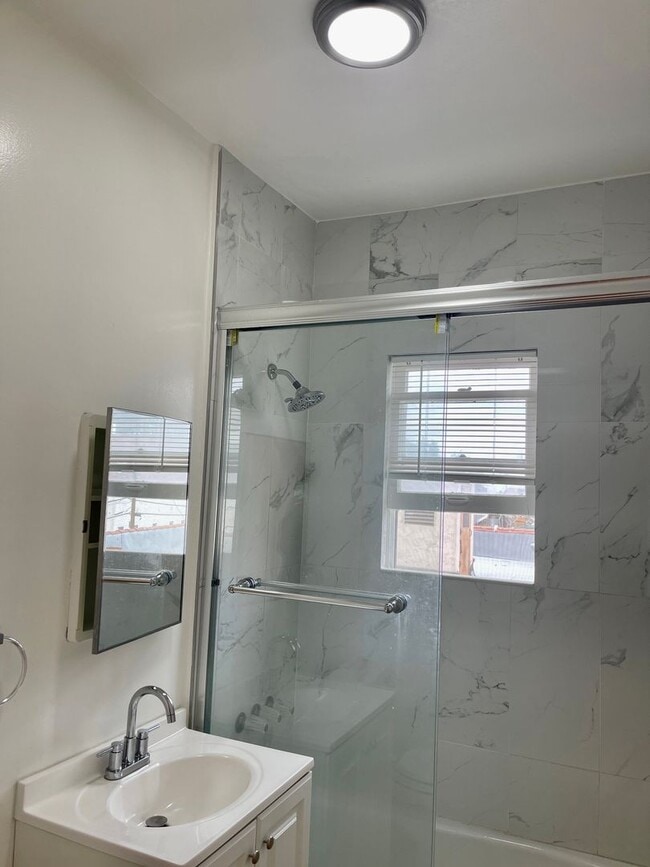 Photo - Studio Vacancy Unit 305