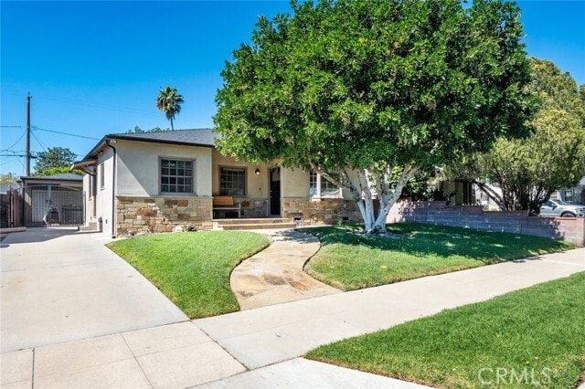 Building Photo - 1641 N Catalina St