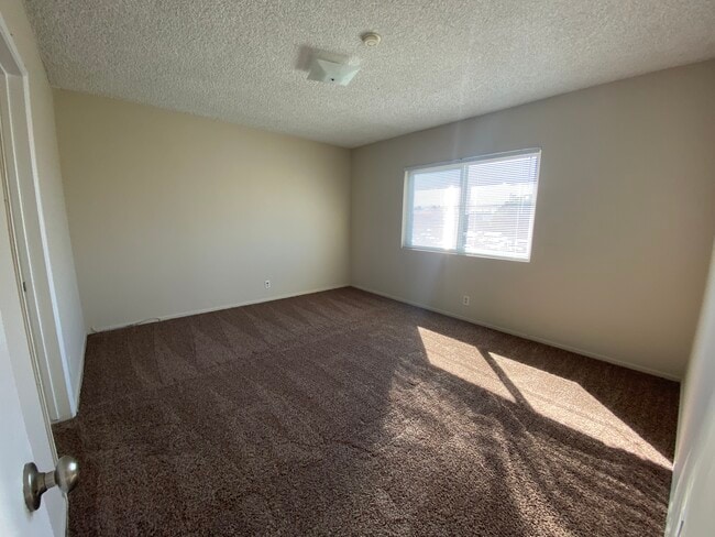 Bedroom - Unit 10 (2nd floor) - The Frontier