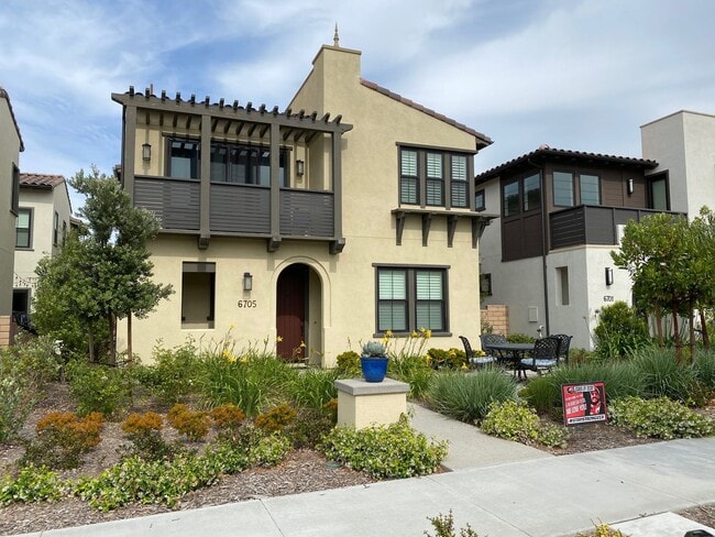 Building Photo - Beautiful Home - Plan 3 4BR/4.5BA in Casavia