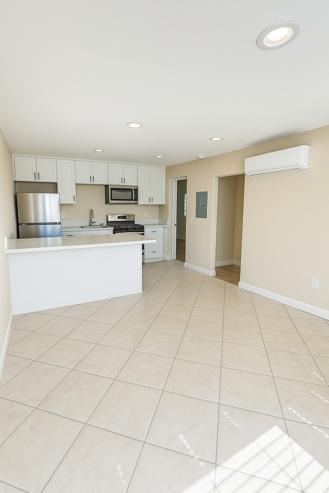 Photo - 1906 Stewart St