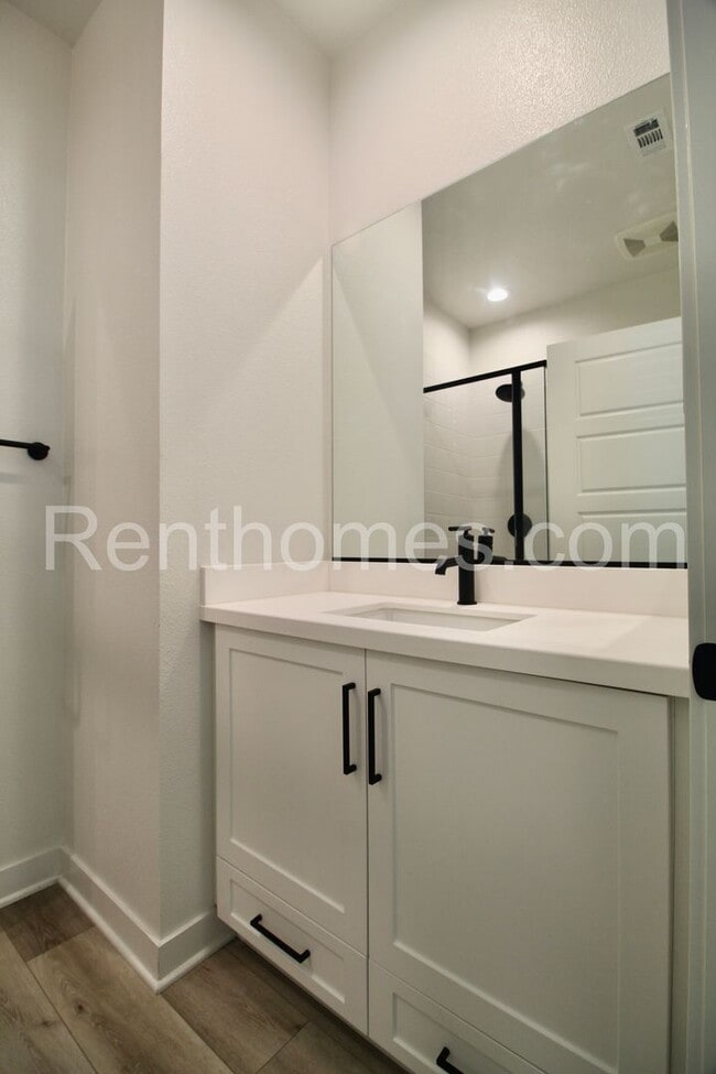 Photo - 1710 Discovery Falls Dr