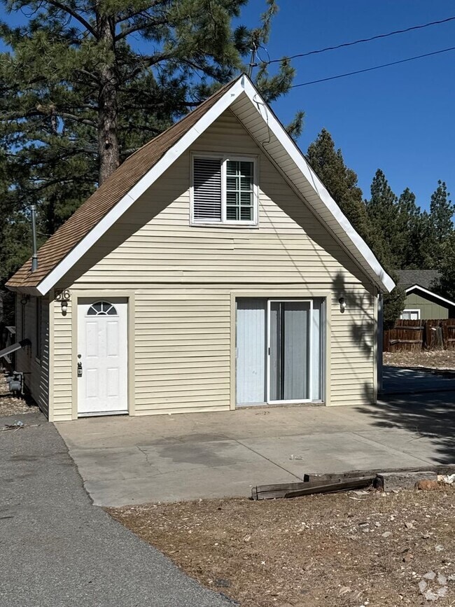 Building Photo - Cute House For Rent